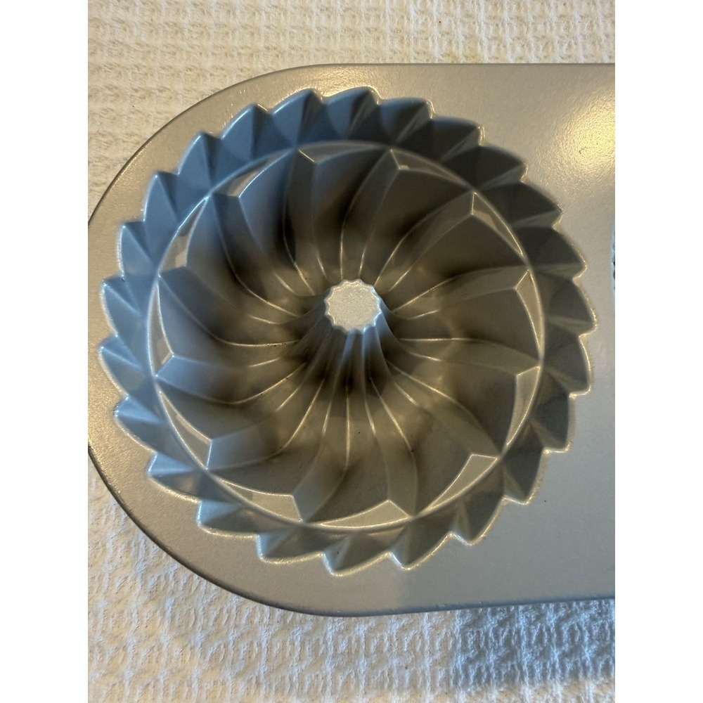 Nordic Ware Bundt Duet Pan 5 Cups 1.2 Liter, 2 In 1 Bundt Pan Nonstick USA - Picture 6 of 6